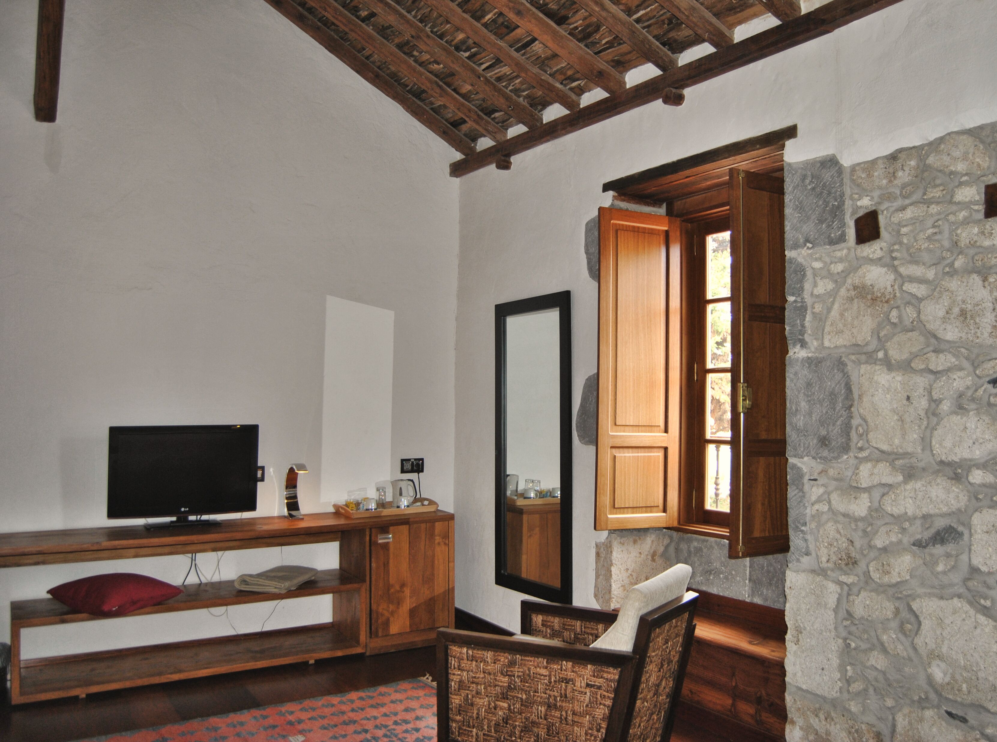 superior double room | minibar, in-room safe, desk, free wifi