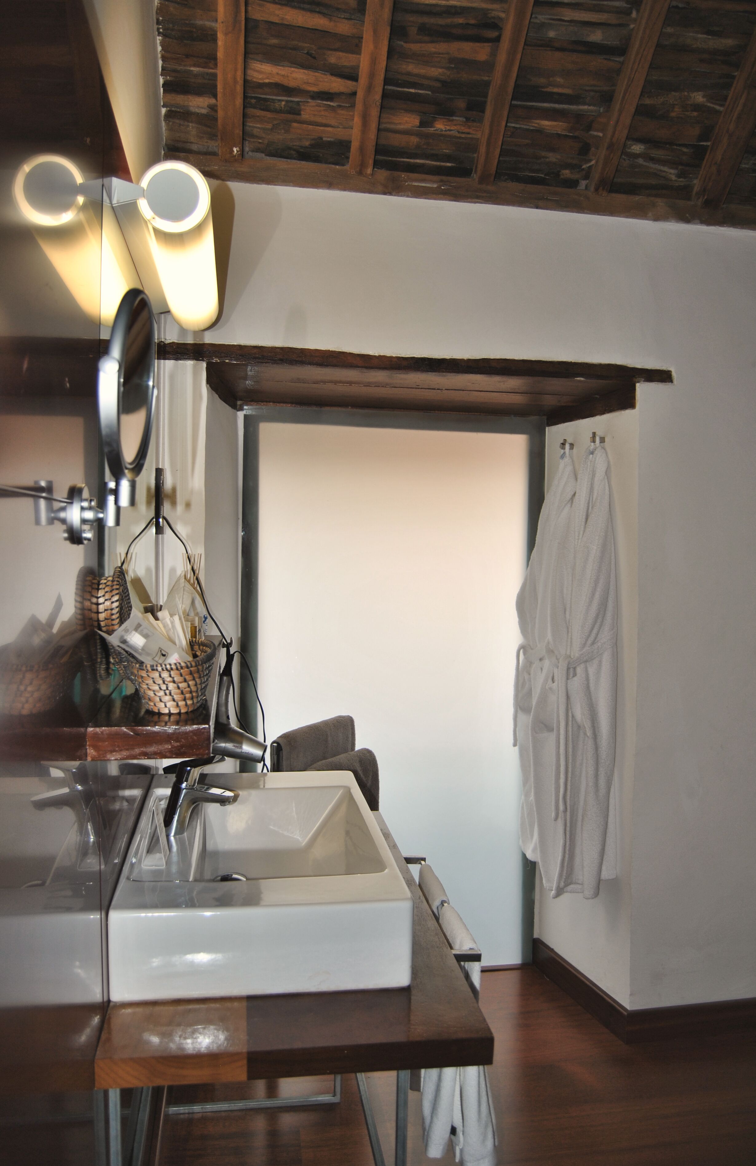 double room | bathroom sink