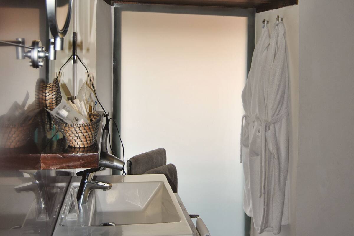 double room | bathroom sink