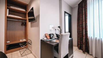 Chambre Double Queen | Allergikerbettwaren, Minibar, Schreibtisch, kostenloses WLAN