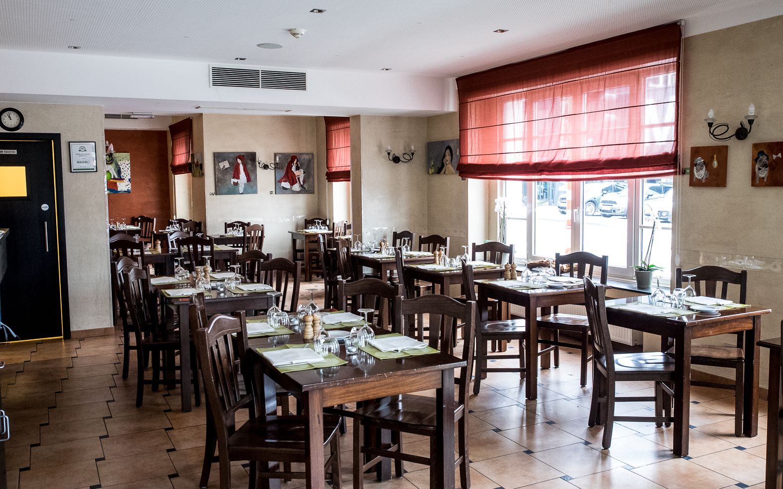 lunch and dinner served