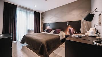 Ropa de cama hipoalergénica, minibar, escritorio y wifi gratis