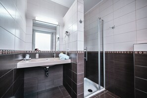 Chambre Double Queen | Salle de bain