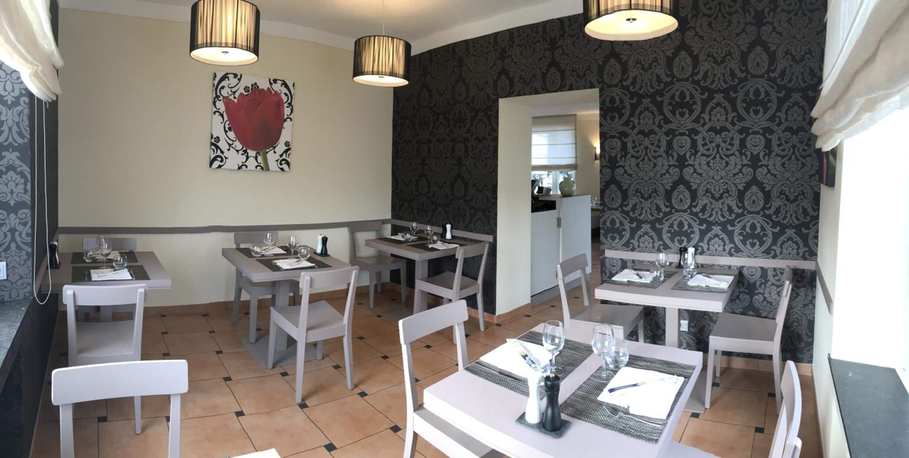 lunch and dinner served