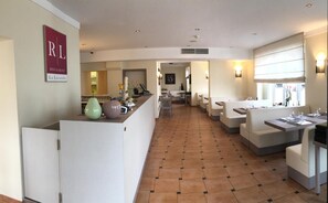 Lunch and dinner served