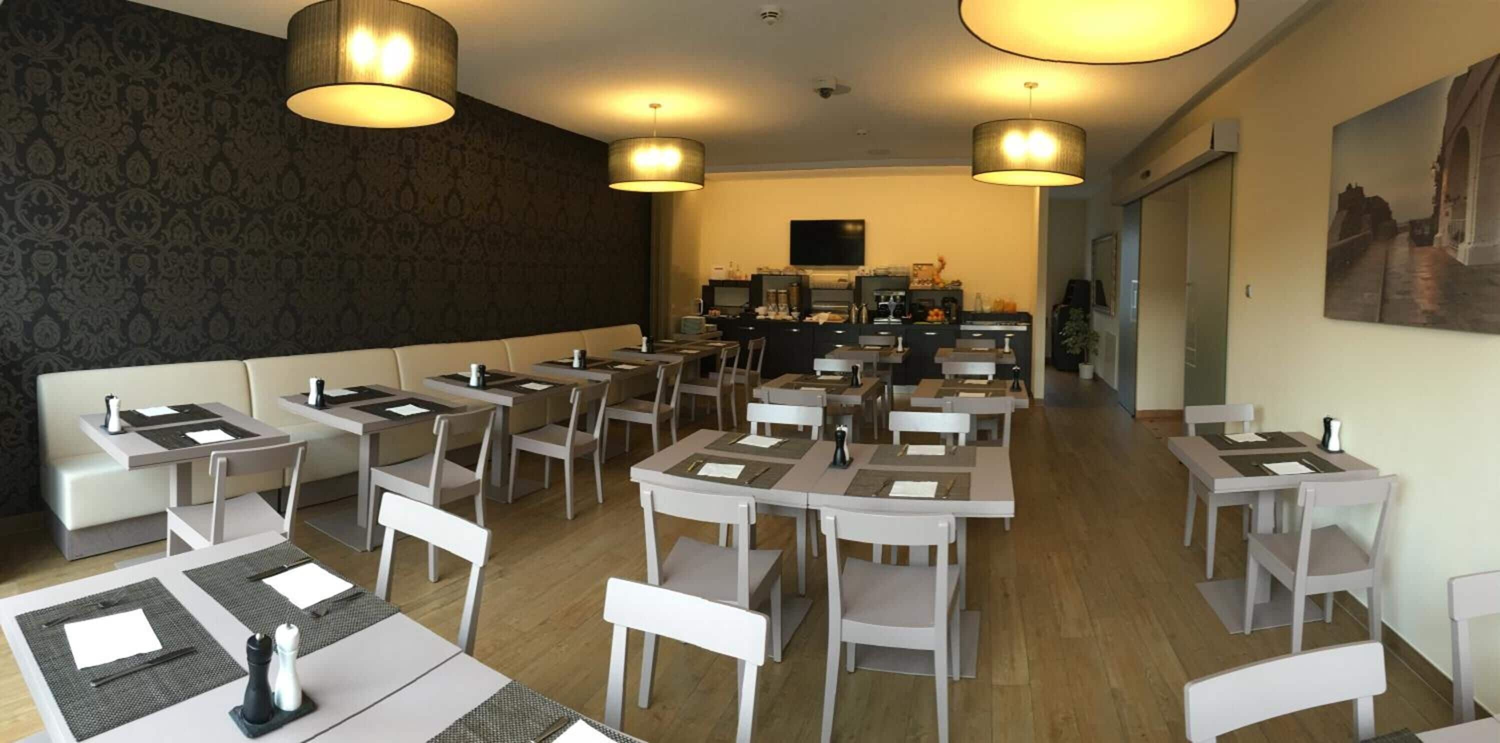 lunch and dinner served