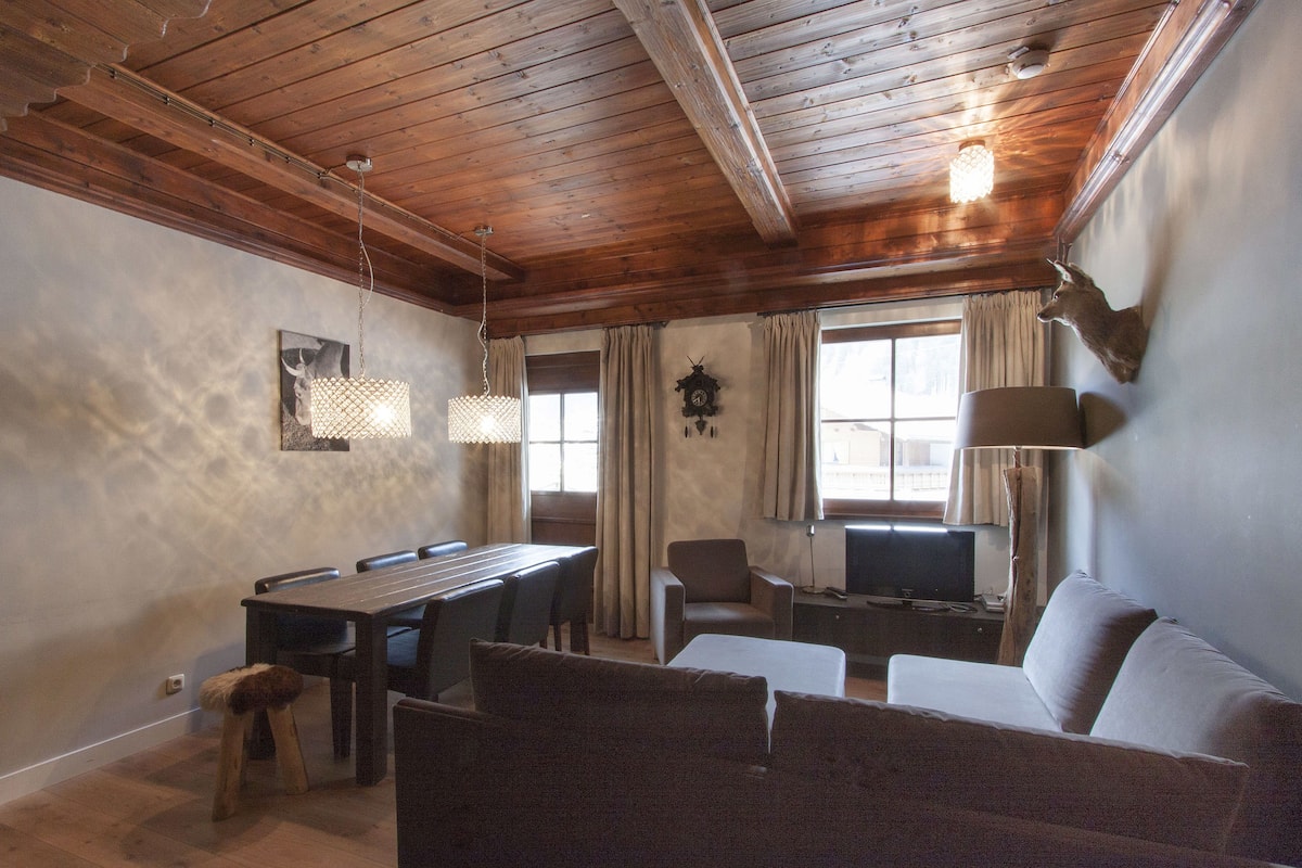 Apartment, 2 Schlafzimmer, Balkon, Bergblick | Wohnbereich