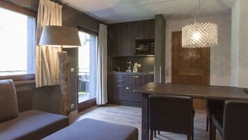 Apartment, 1 Bedroom, Balcony, Valley View | Premium bedding, iron/ironing board, cribs/infant beds, free WiFi