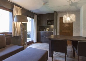 Apartment, 1 Bedroom, Balcony, Valley View | Premium bedding, iron/ironing board, cribs/infant beds, free WiFi