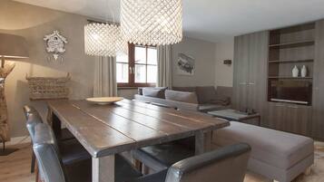 Apartment, 3 Bedrooms, Terrace, Pool View | Living area