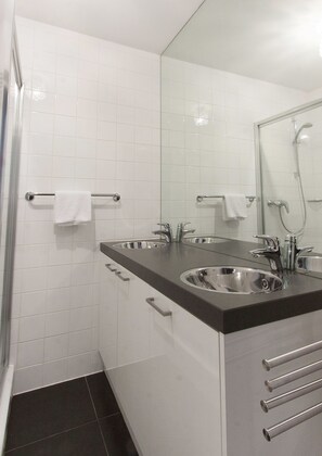 Appartement, 2 chambres, balcon, vue montagne | Salle de bain