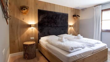 Apartment, 3 Bedrooms, Terrace, Pool View