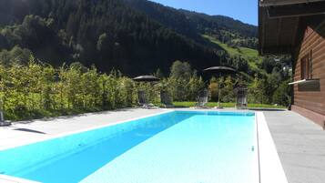 Alberca al aire libre por temporada