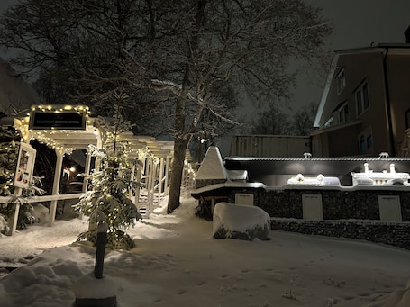 Front of property – evening/night. Skultuna Hotell & Konferens