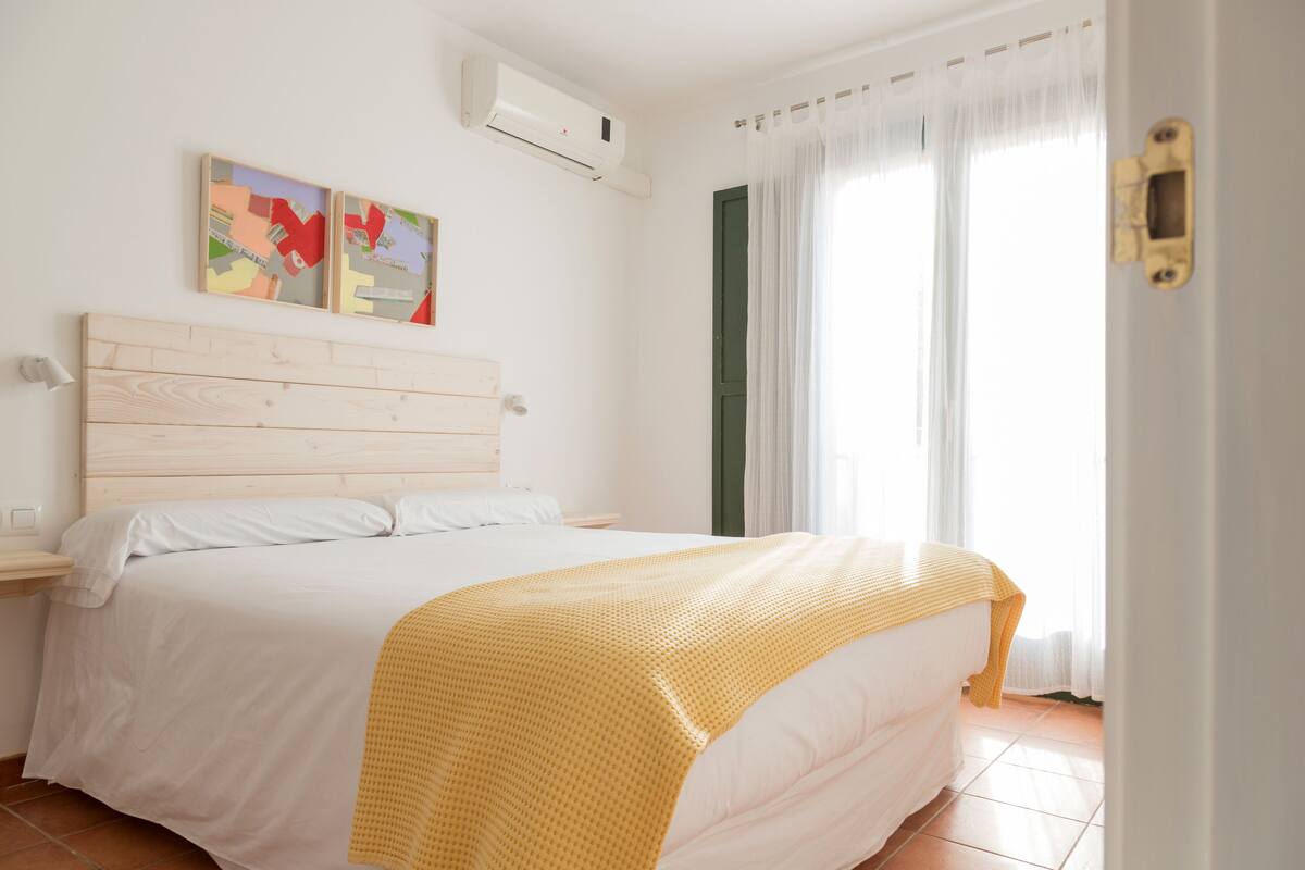 Double Room | Down duvets, free cots/infant beds, free WiFi, bed sheets