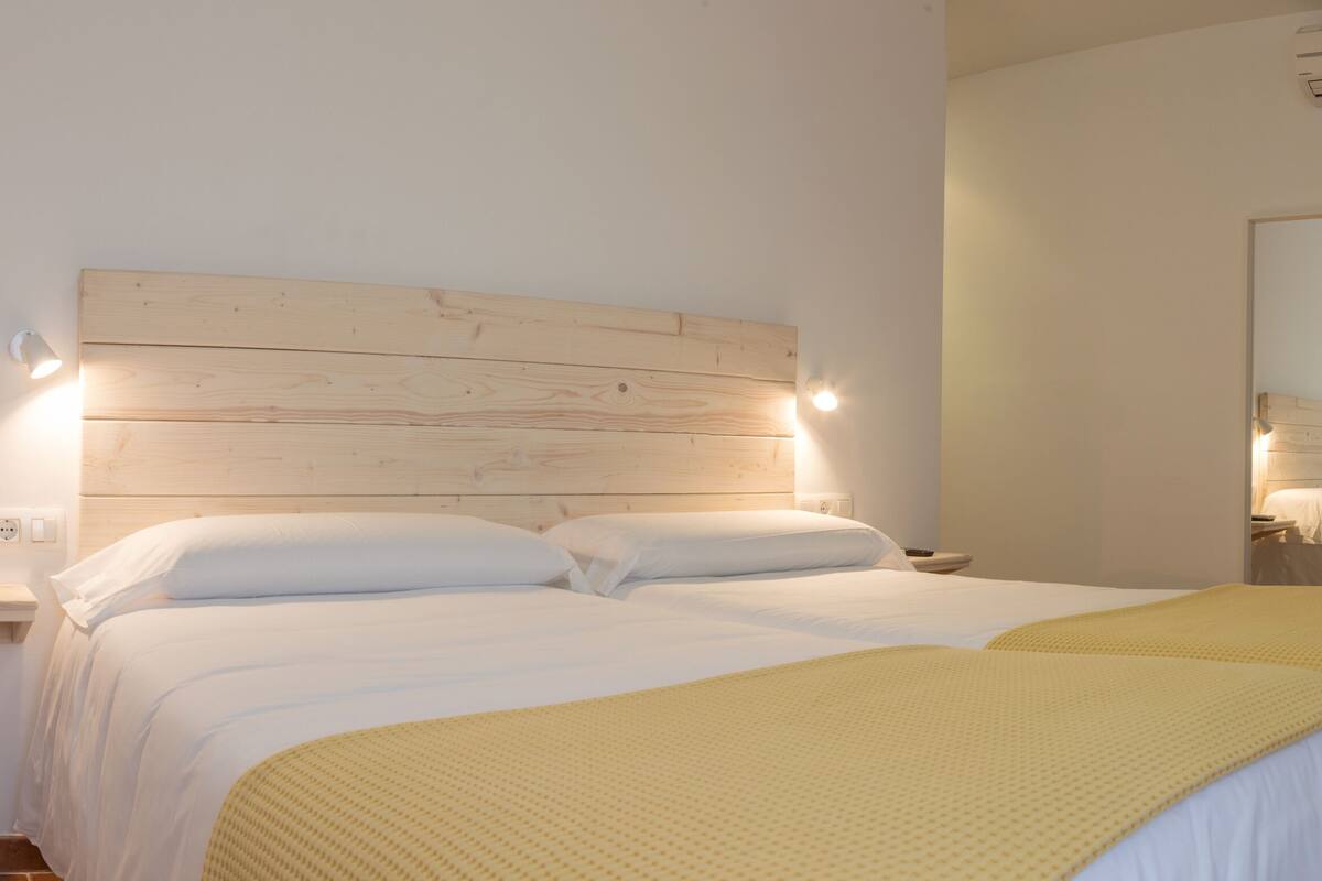 Twin Room | Down duvets, free cots/infant beds, free WiFi, bed sheets