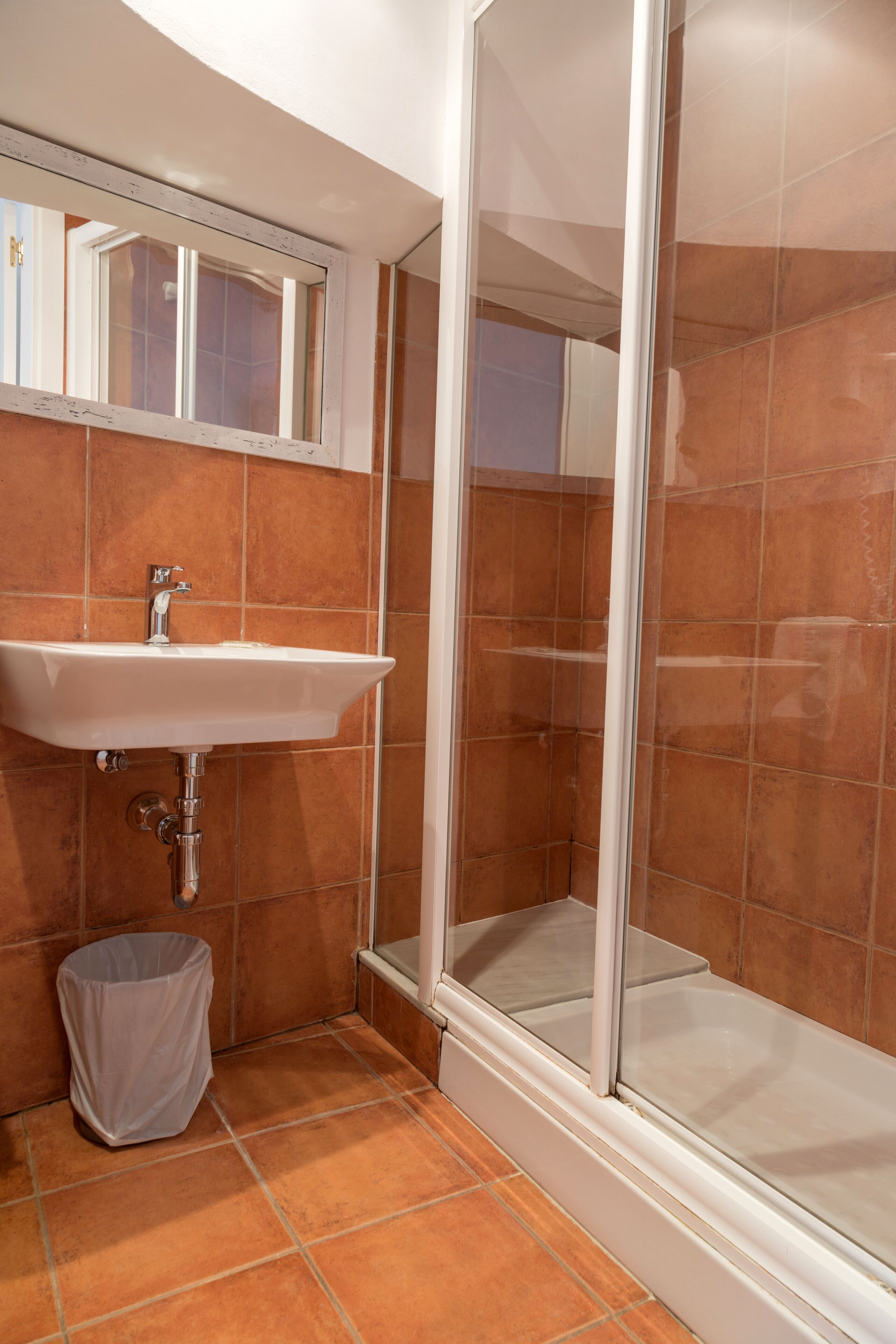 double room | bathroom | shower, free toiletries, hair dryer, towels