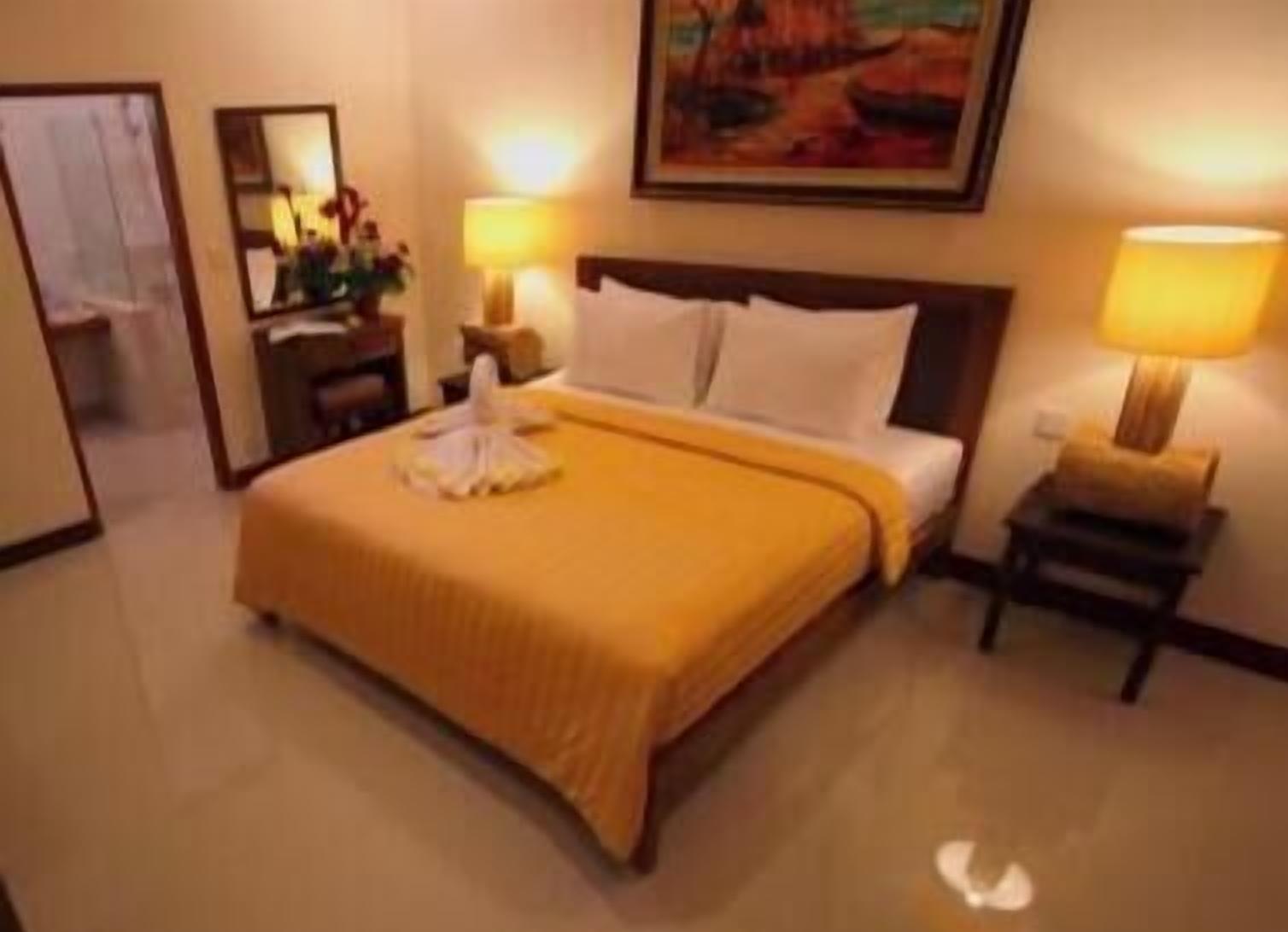 In-room safe, desk, free WiFi, bed sheets