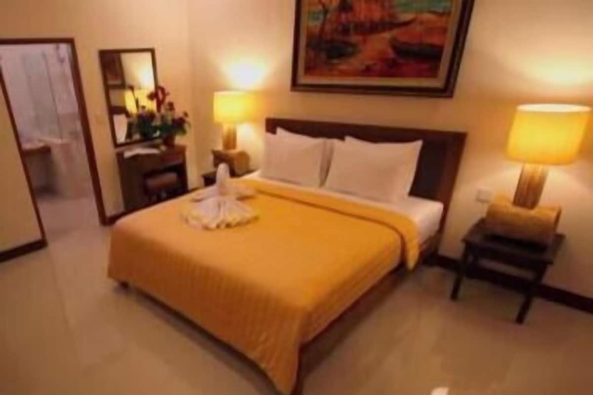 In-room safe, desk, free WiFi, bed sheets