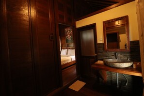 Double Bungalow, Garden View | Bathroom | Shower, free toiletries, hair dryer, slippers