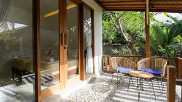 Deluxe Room, Garden View | Balcony view