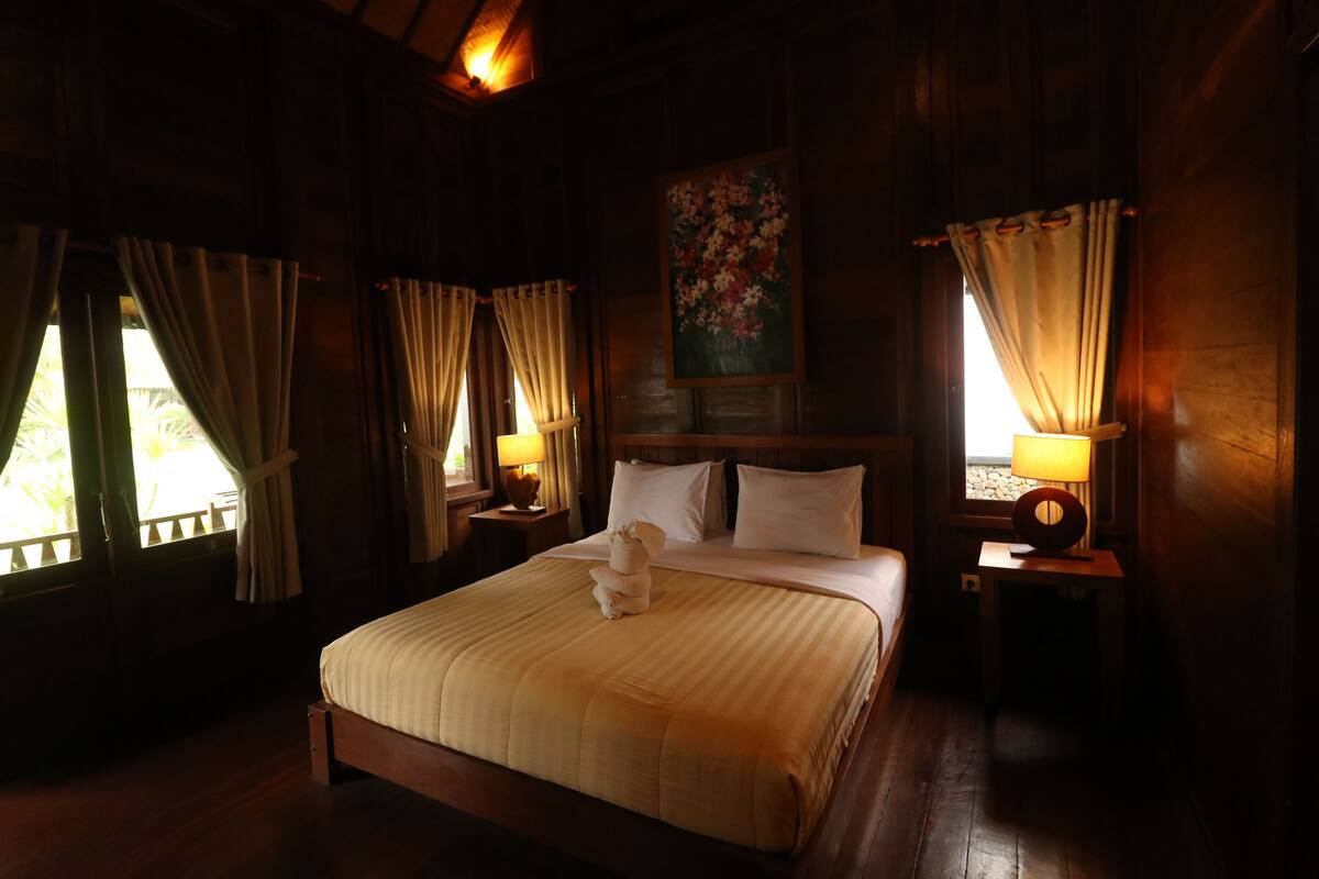 double bungalow, garden view | in-room safe, desk, rollaway beds, free wifi