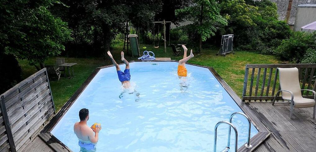 outdoor pool, pool loungers