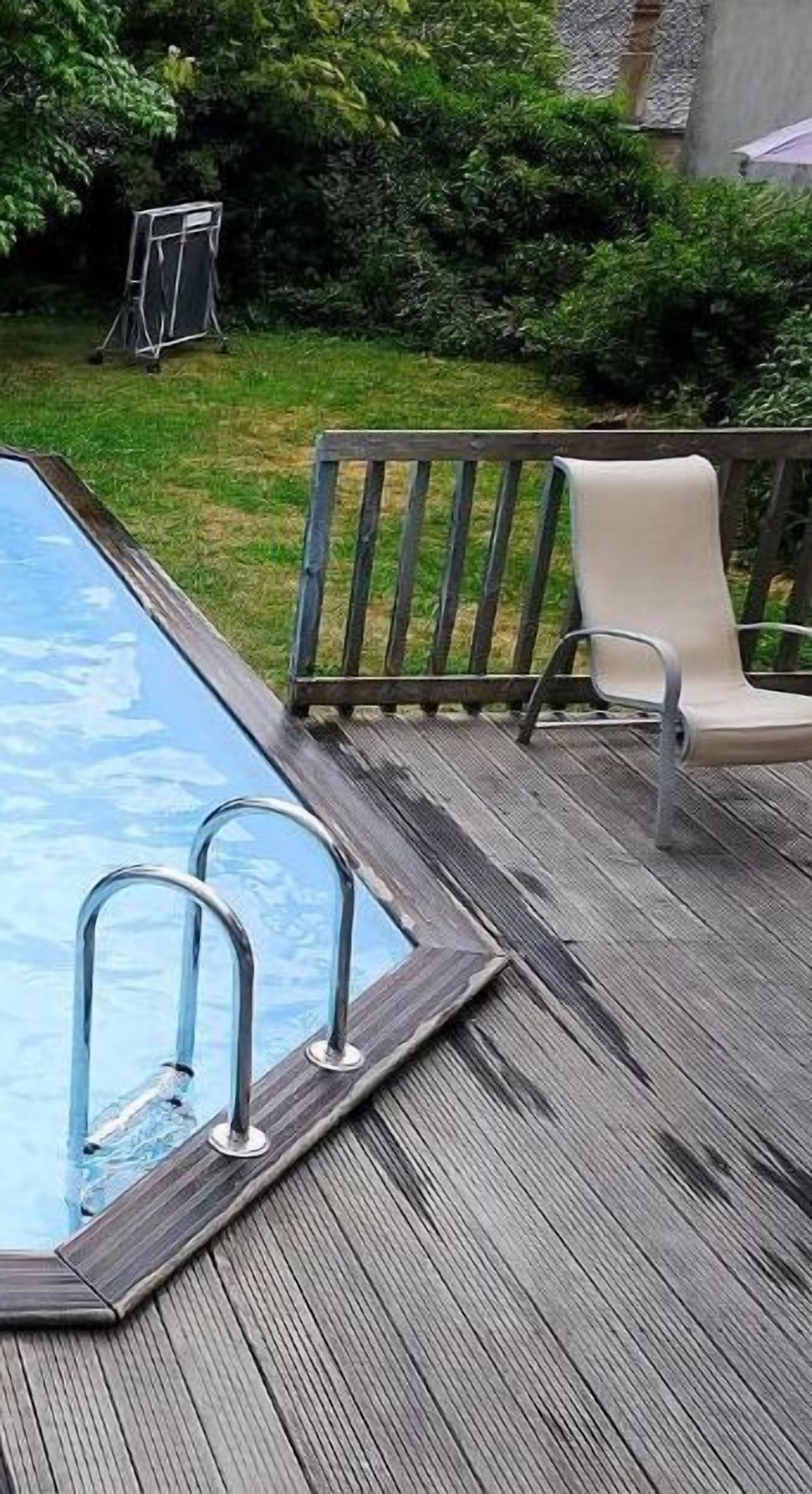 outdoor pool, pool loungers