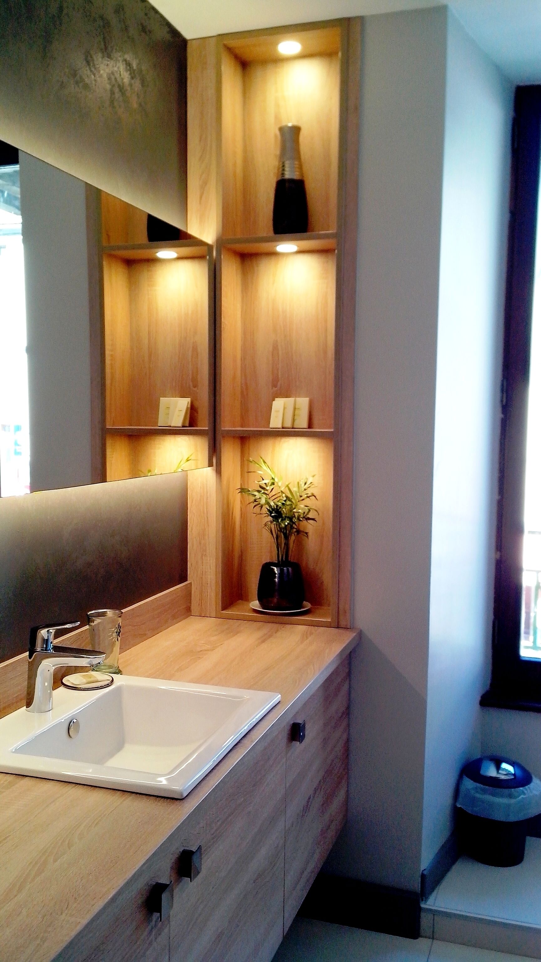 desk, soundproofing, free wifi