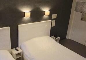 Schreibtisch, Zustellbetten, kostenloses Internet per Kabel