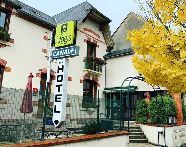 Exterior - Auberge La Fontaine (Aubigny-sur-Nere)