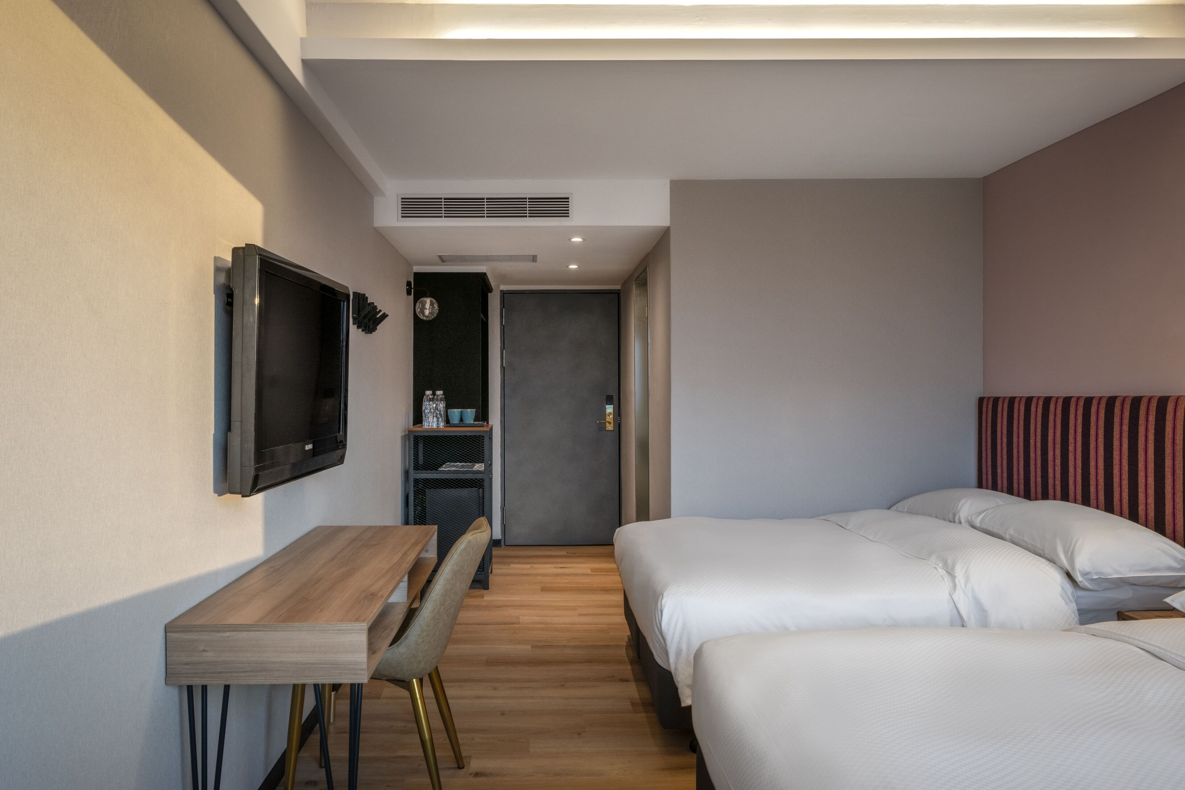 Desk, free cots/infant beds, free WiFi, bed sheets