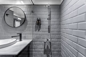 Shower, hair dryer, towels, shampoo