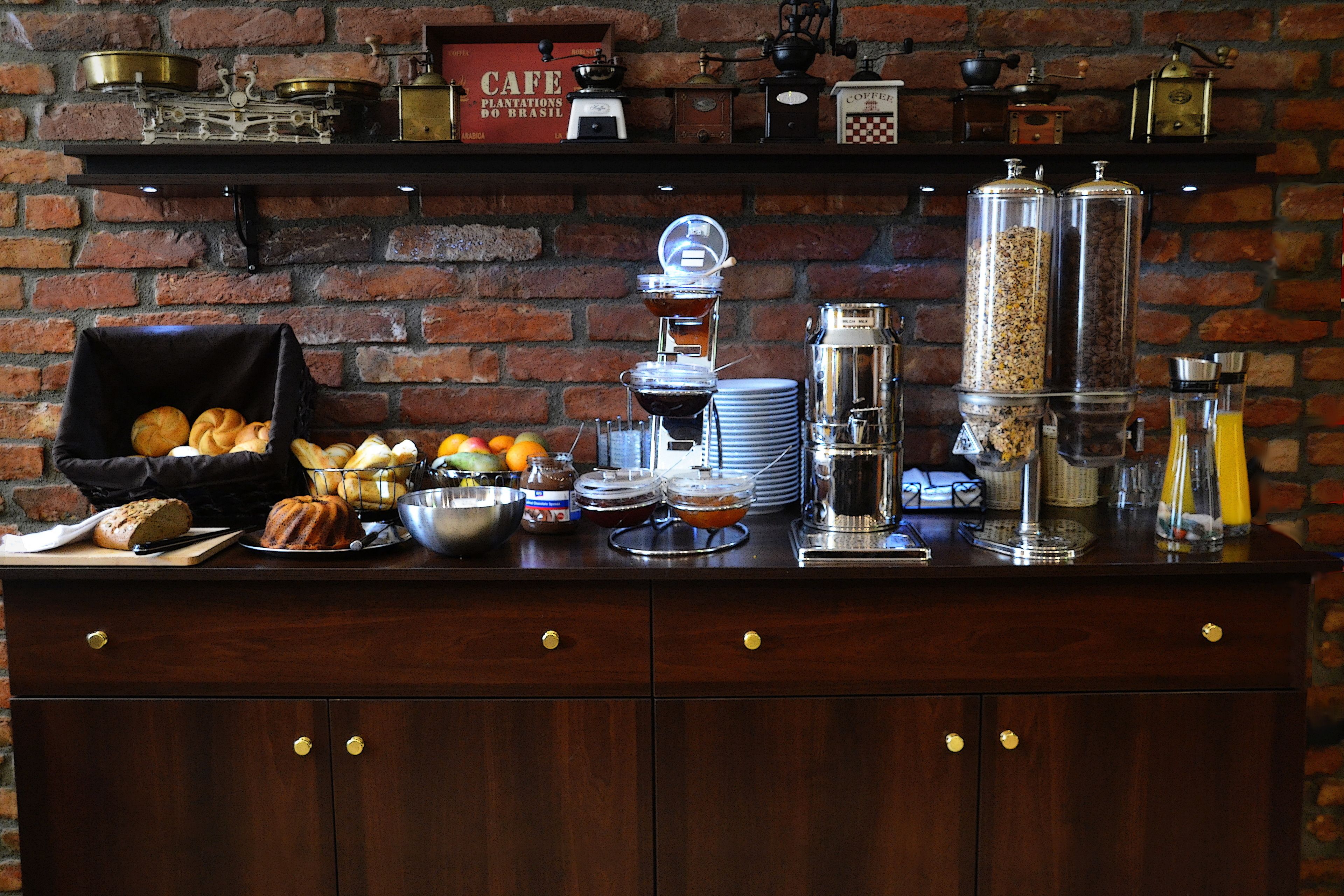 Daily buffet breakfast (EUR 6.20 per person)