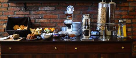 Petit déjeuner buffet (6.20 EUR par personne)