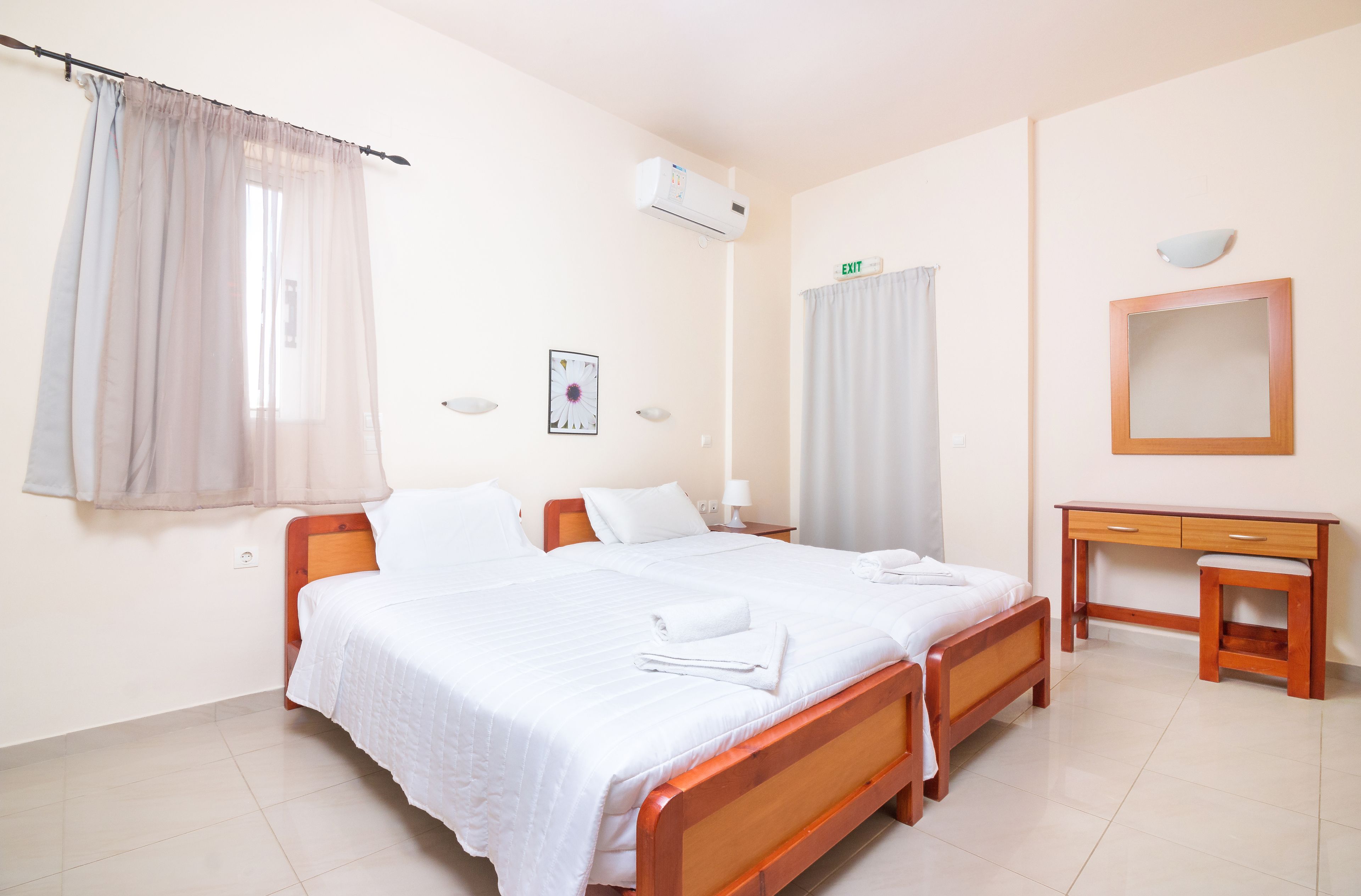 in-room safe, soundproofing, iron/ironing board, bed sheets