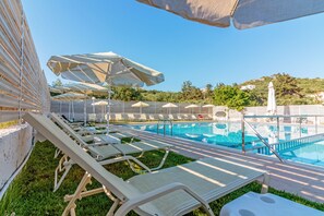 2 outdoor pools, pool umbrellas, sun loungers - Dimitra & Evdokia Hotel (Chania)