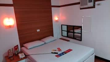 Deluxe Room, 1 Queen Bed | In-room safe, desk, free WiFi