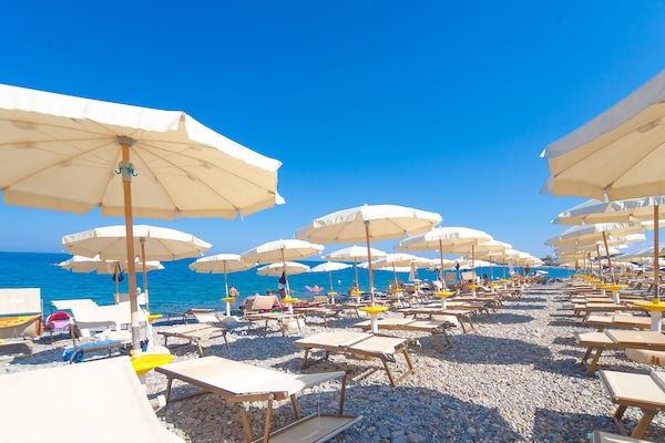 Private beach nearby, free beach shuttle, beach bar