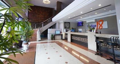 Lodge 18 Hotel