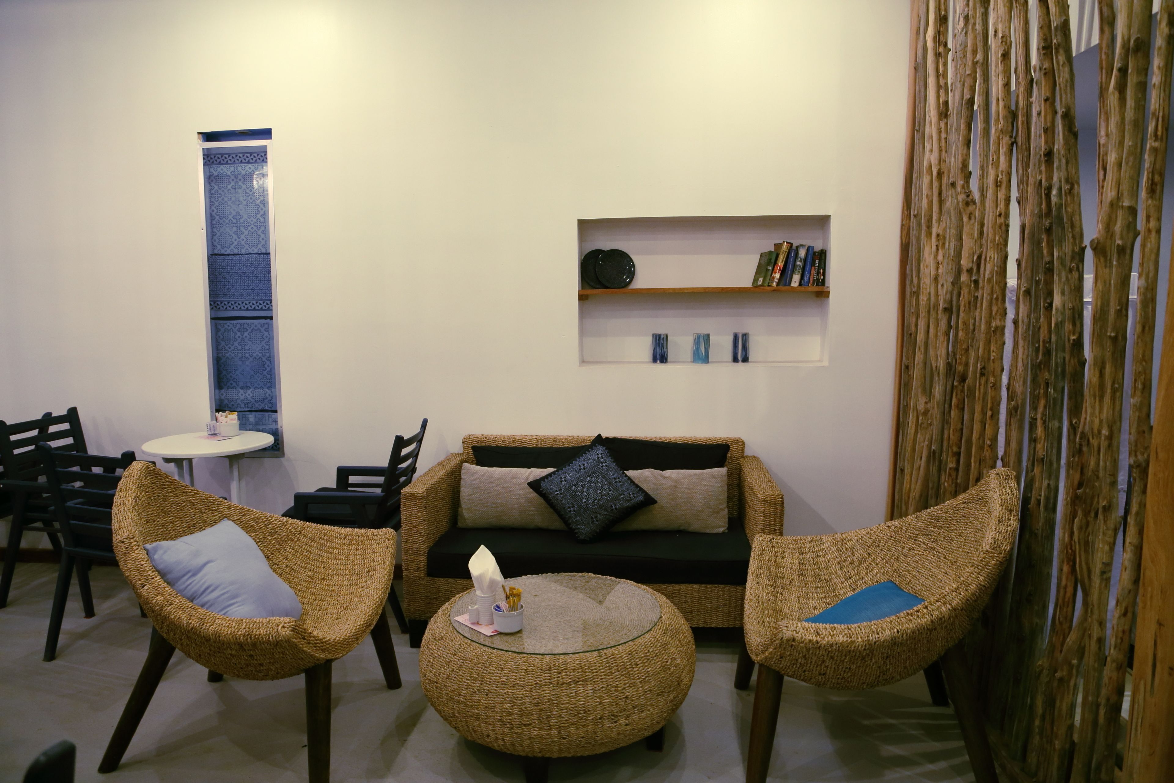 breakfast, lunch and dinner served