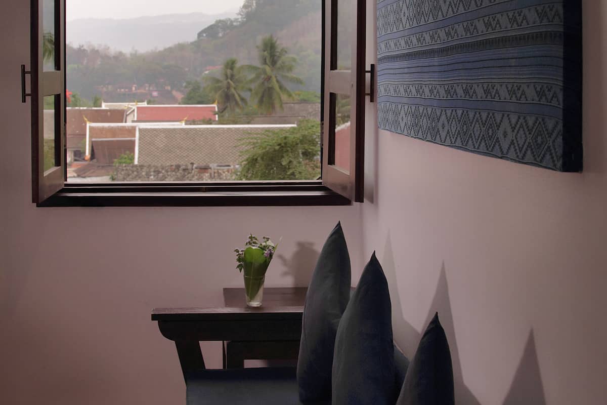 Deluxe Twin Room | Minibar, in-room safe, desk, rollaway beds