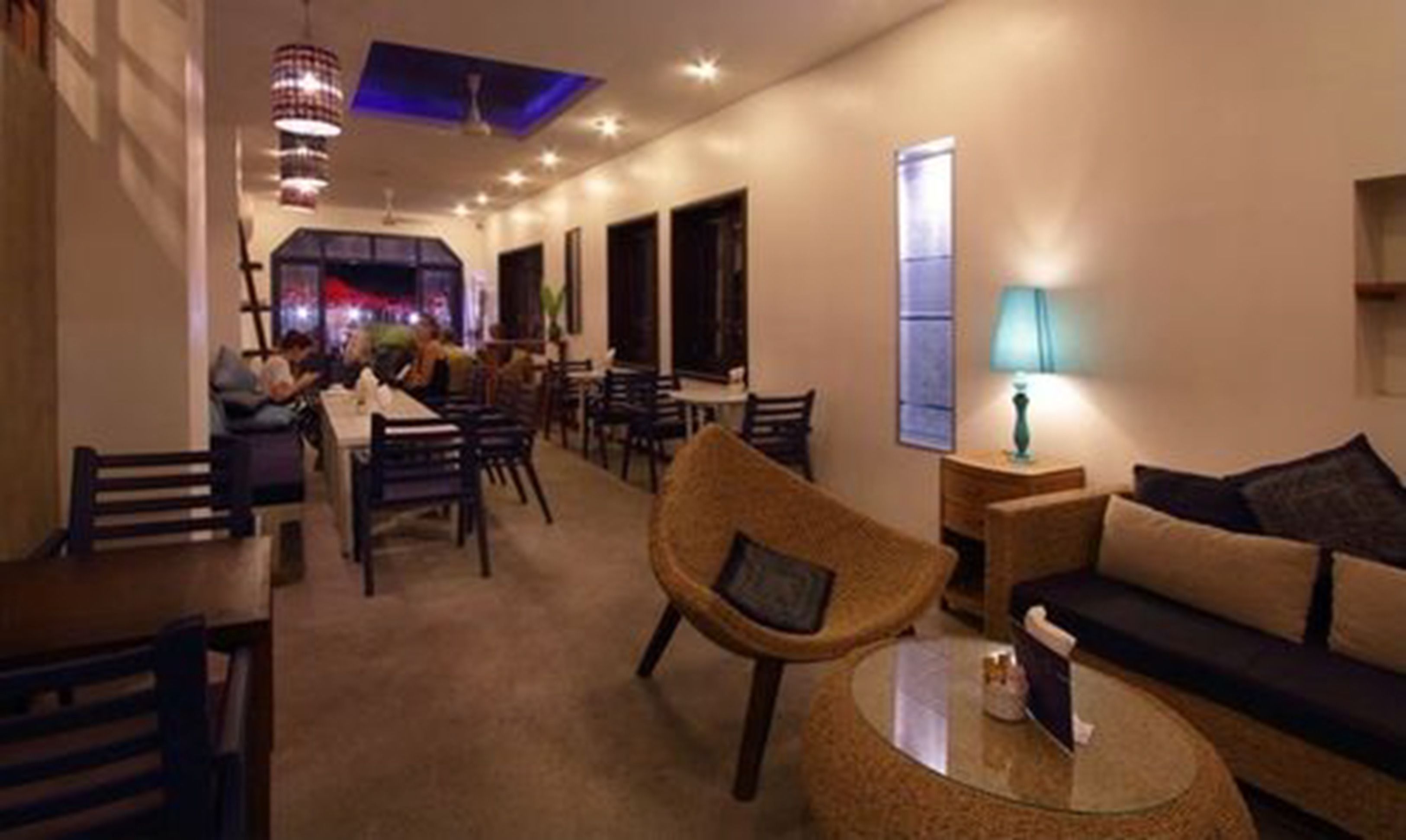 breakfast, lunch and dinner served