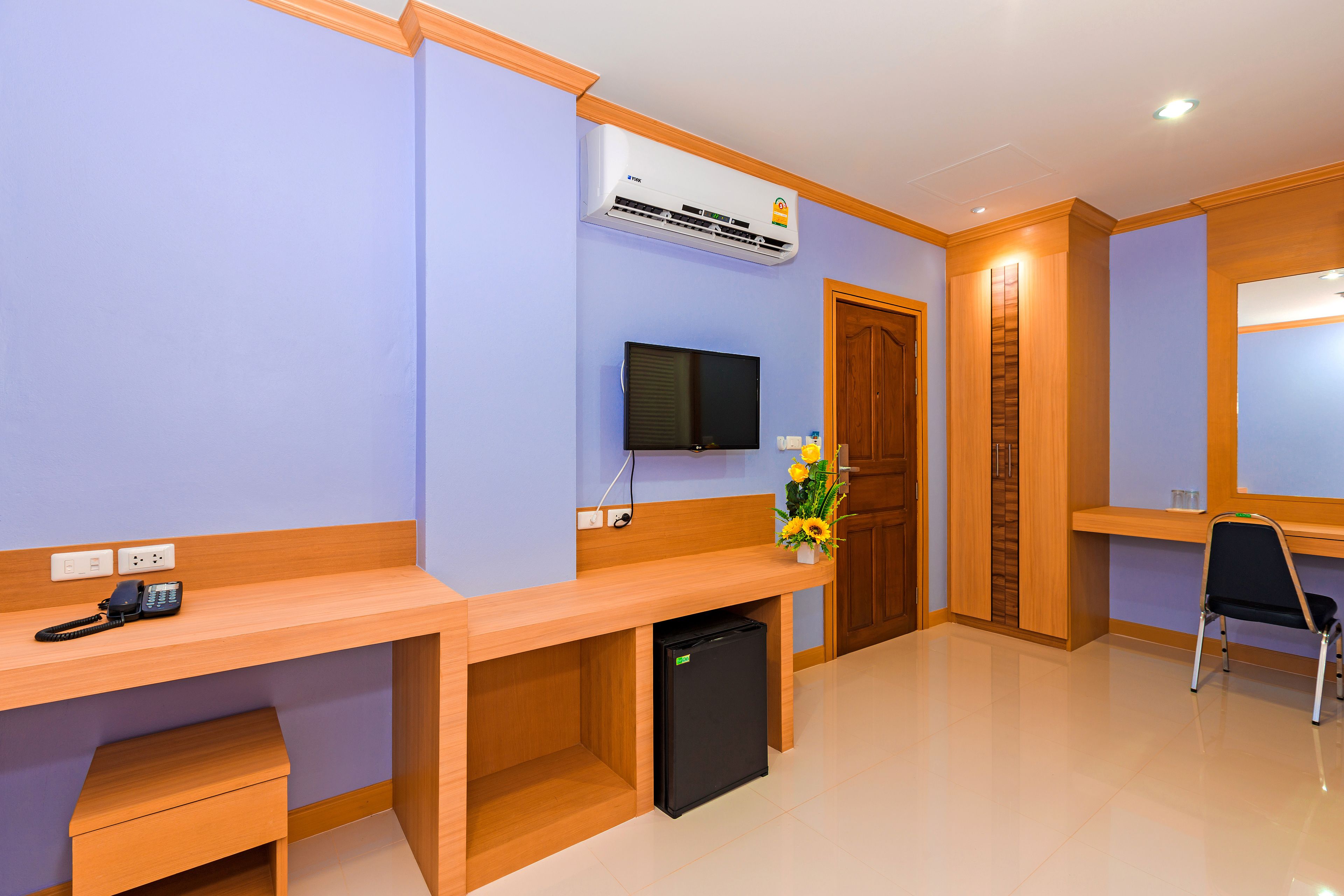 standard room, 1 double bed | in-room safe, desk, free wifi, bed sheets
