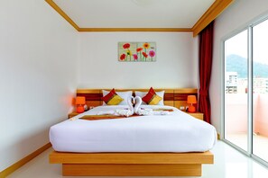 In-room safe, desk, free WiFi, bed sheets - Phusita House 3 (Patong)