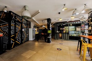 Reception - Spot On Junction Hostel  (Makati)