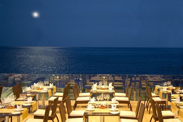 2 restaurants, breakfast, lunch, dinner served; Mediterranean cuisine