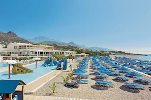 2 Außenpools, Sonnenschirme, Liegestühle