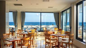 2 restaurants; breakfast, lunch, and dinner served