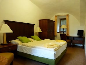 Standard-Doppel- oder -Zweibettzimmer, 1 Schlafzimmer | Zimmersafe, kostenloses WLAN, Bettwäsche